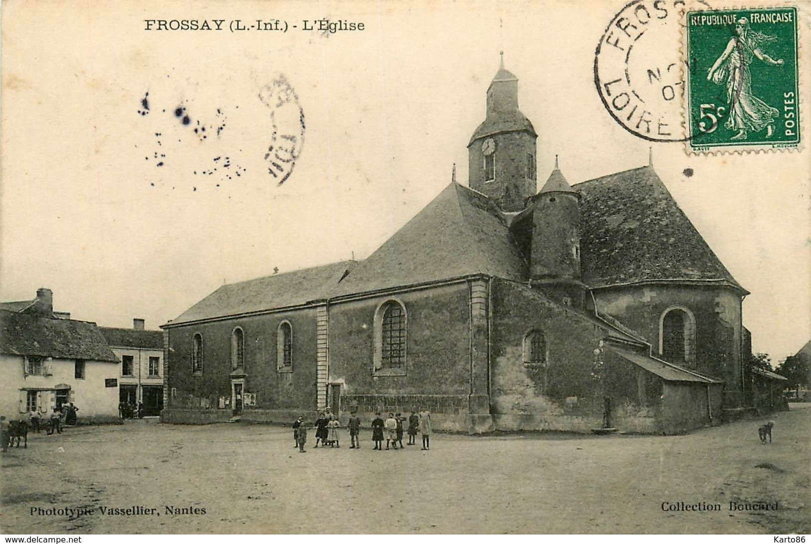 Frossay * Place De L'église Du Village - Frossay