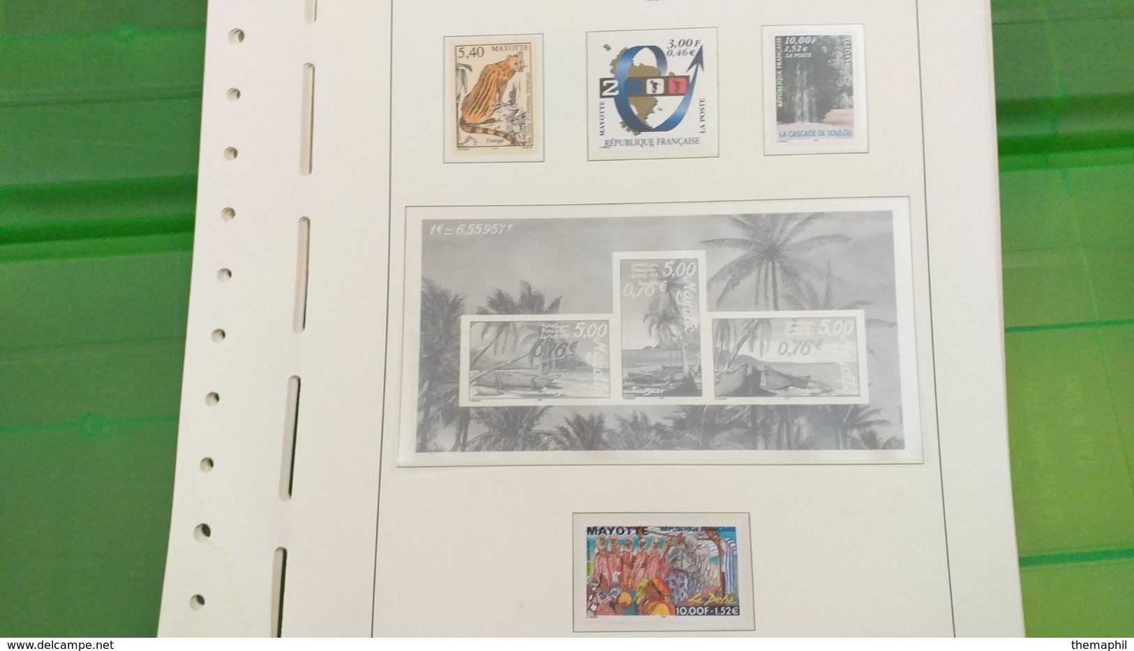 lot n° TH 492  MAYOTTE un lot de timbres neufs xx sur page d'albums