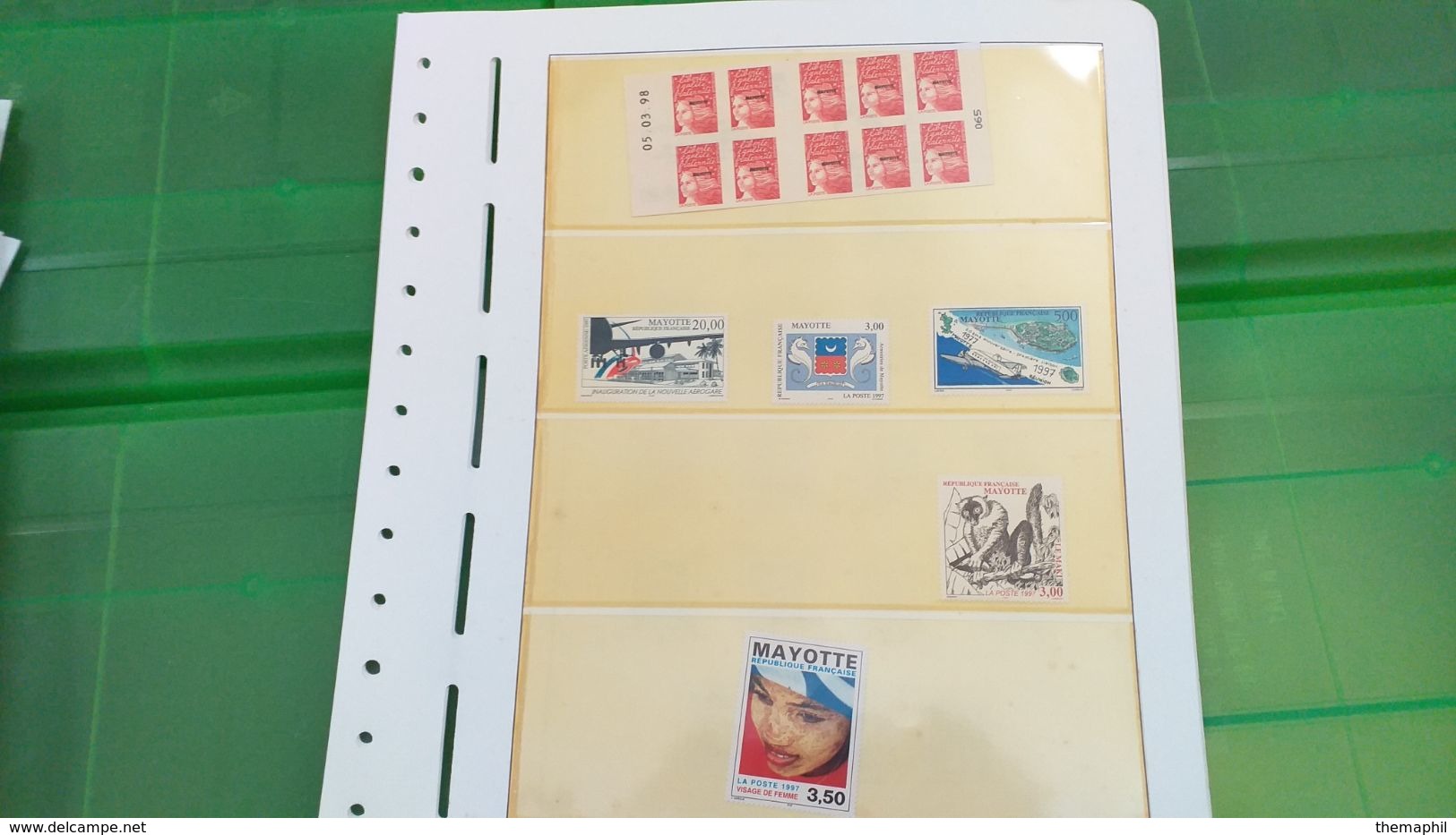 lot n° TH 492  MAYOTTE un lot de timbres neufs xx sur page d'albums