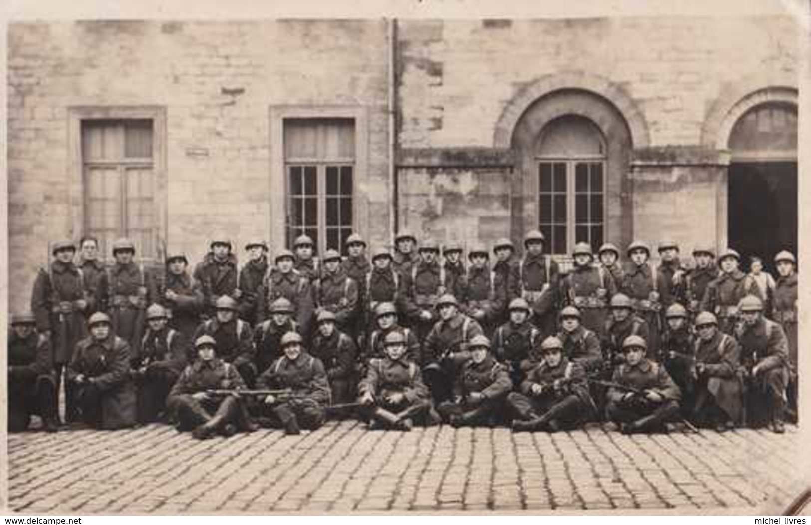 Armée Belge - Carte Photo - Quarante-et-un Soldats Casqués - Unité à Déterminer - Pas Circulé - BE - Regimente