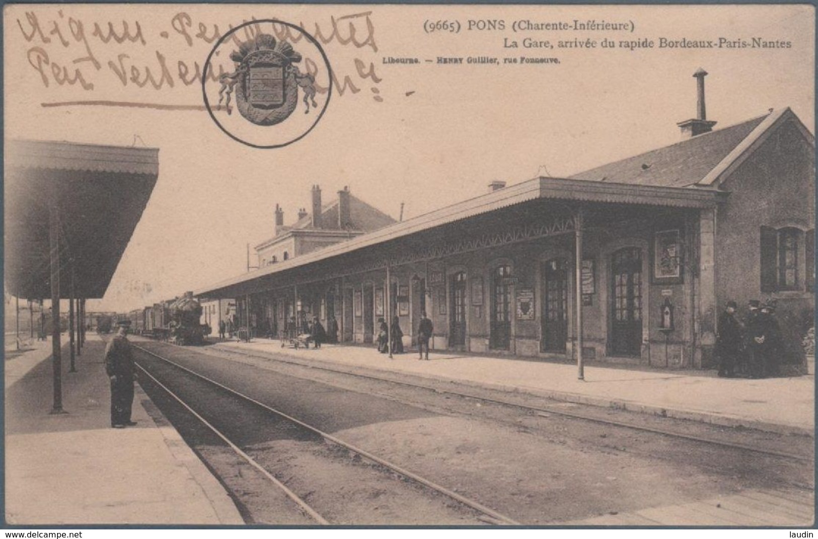 Beau lot de 43 cartes postales : trains , gares , tramways , métro .......