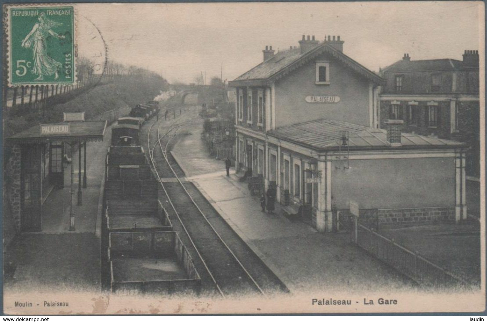 Beau lot de 43 cartes postales : trains , gares , tramways , métro .......