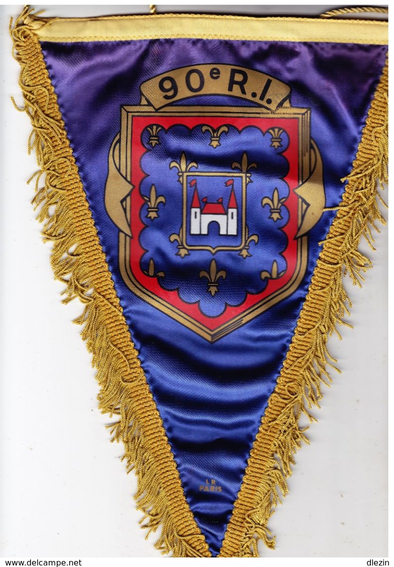 Fanion-souvenir Triangulaire 90° Régiment D'Infanterie. 200 X 300 Mm. Imprimé. - Andere & Zonder Classificatie