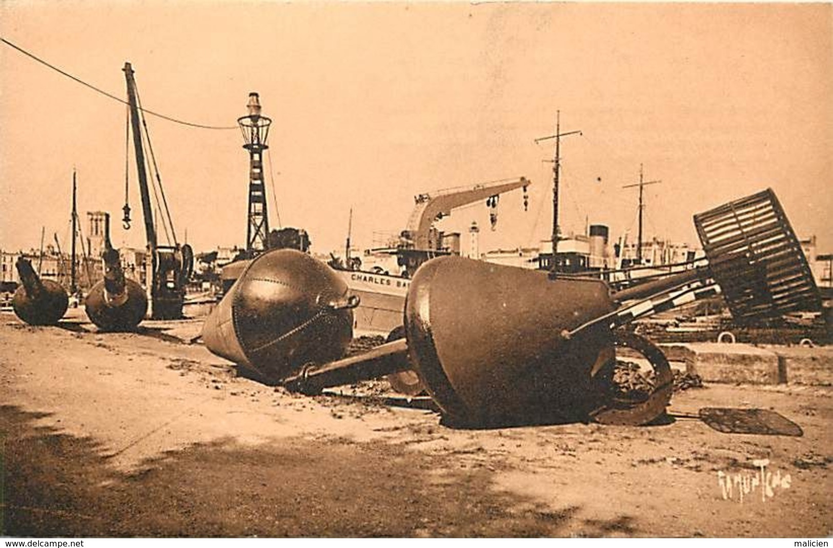 - Charente Maritime -ref-H620- La Rochelle - Quai De Carénage - Bateau Charles Babin - Ponts Et Chaussées - Pose Bouées - La Rochelle