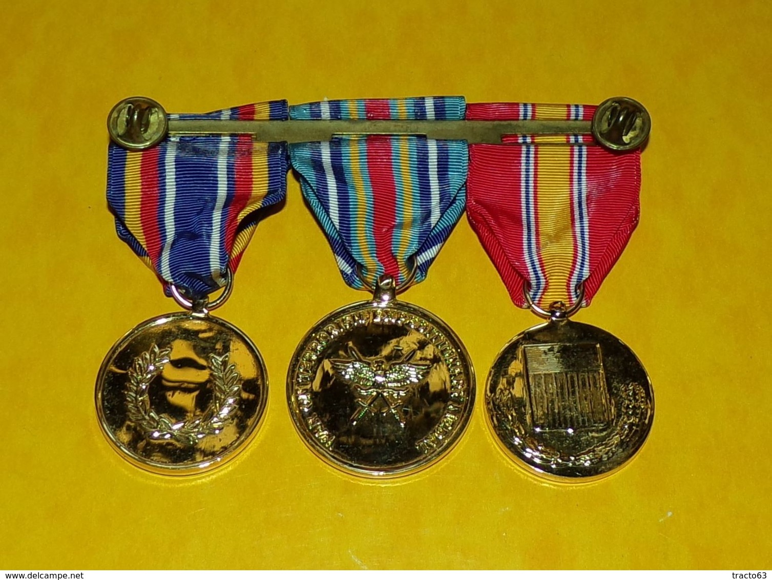 ARMEE AMERICAINE U.S : PLACARD DE TROIS MEDAILLES: NATIONAL DEFENSE , WAR ON TERRORISM EXPEDITIONARY MEDAL , WAR ON TERR - Stati Uniti