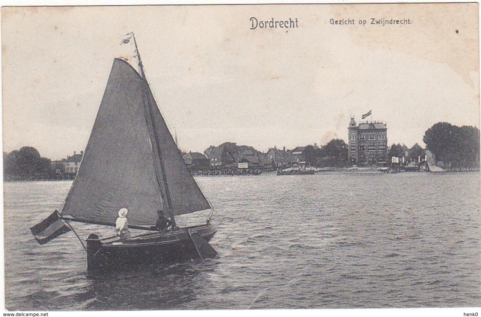 Zwijndrecht Gezicht Vanaf Rivier Met ZeilbootTM888 - Zwijndrecht