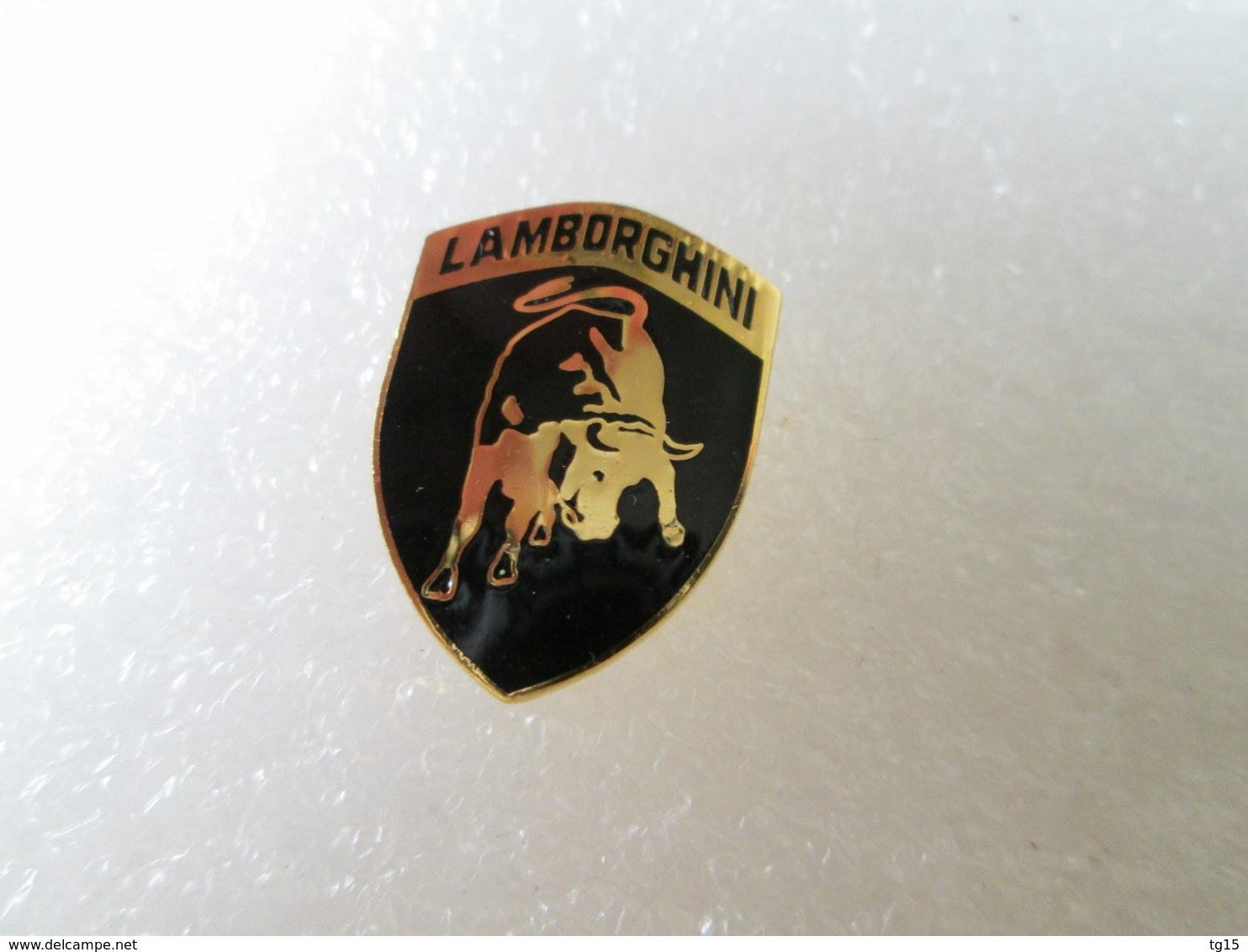 PIN'S   LOGO  LAMBORGHINI    EMAIL GRAND FEU   18x24mm - Other & Unclassified