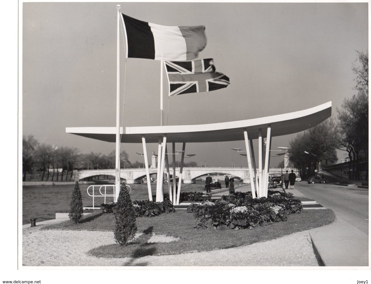 Photo De Paris ,réception Pour La Reine D'Angleterre 9 Avril 1957,format 17/23 - Places