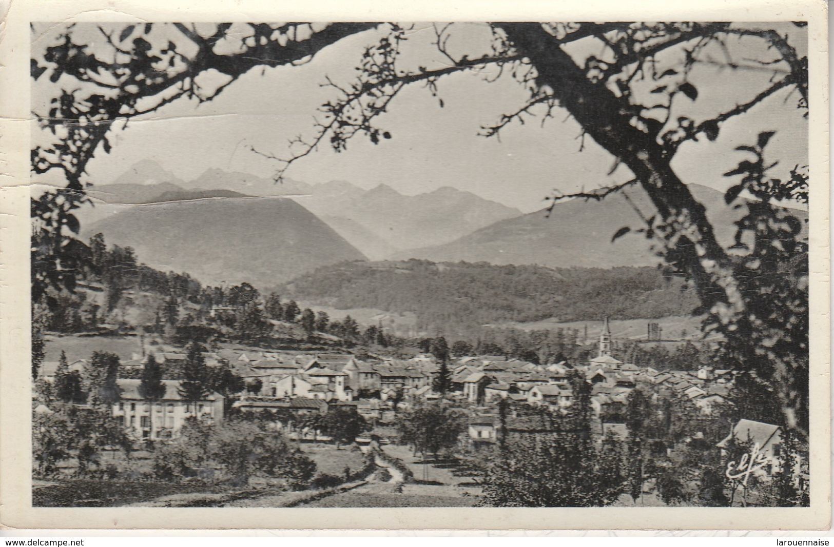 09 - OUST - Panorama D' Oust Et à Gauche Le Montoullus - Oust