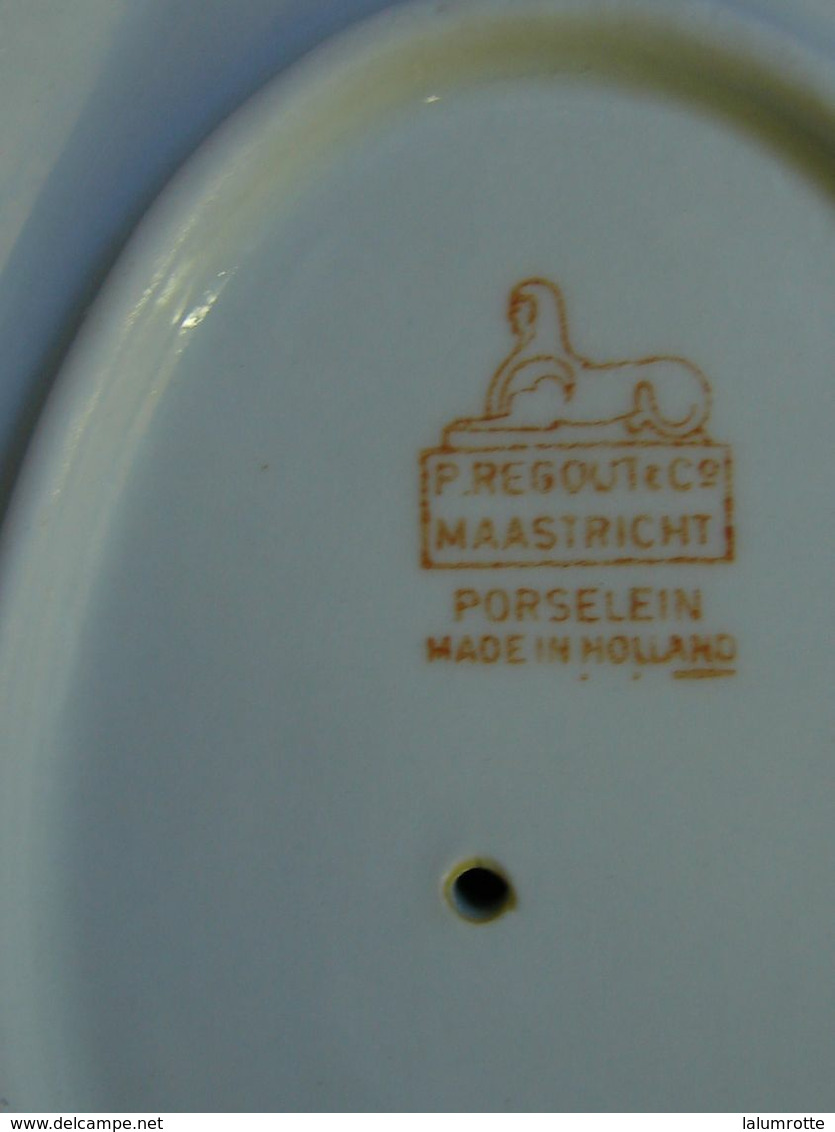 Lot. 1378. Ancienne Et Belle Saucière Blanche. P. Regout & Co Maastricht. Maestricht - Maastricht (NLD)