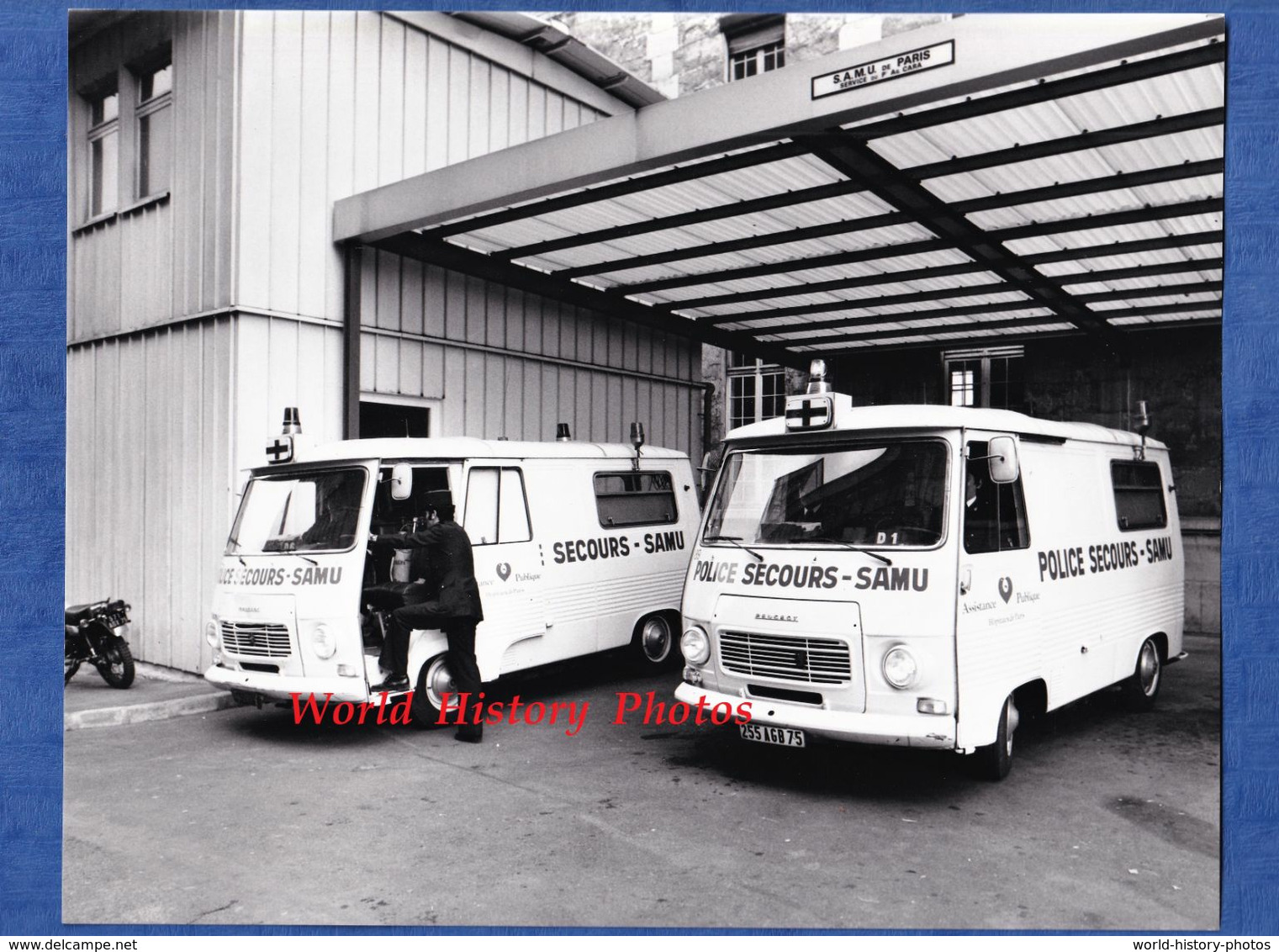 Photo Ancienne - PARIS - Hôpital à Situer - Superbe Camionnette POLICE SECOURS SAMU - Peugeot Camion - Automobiles