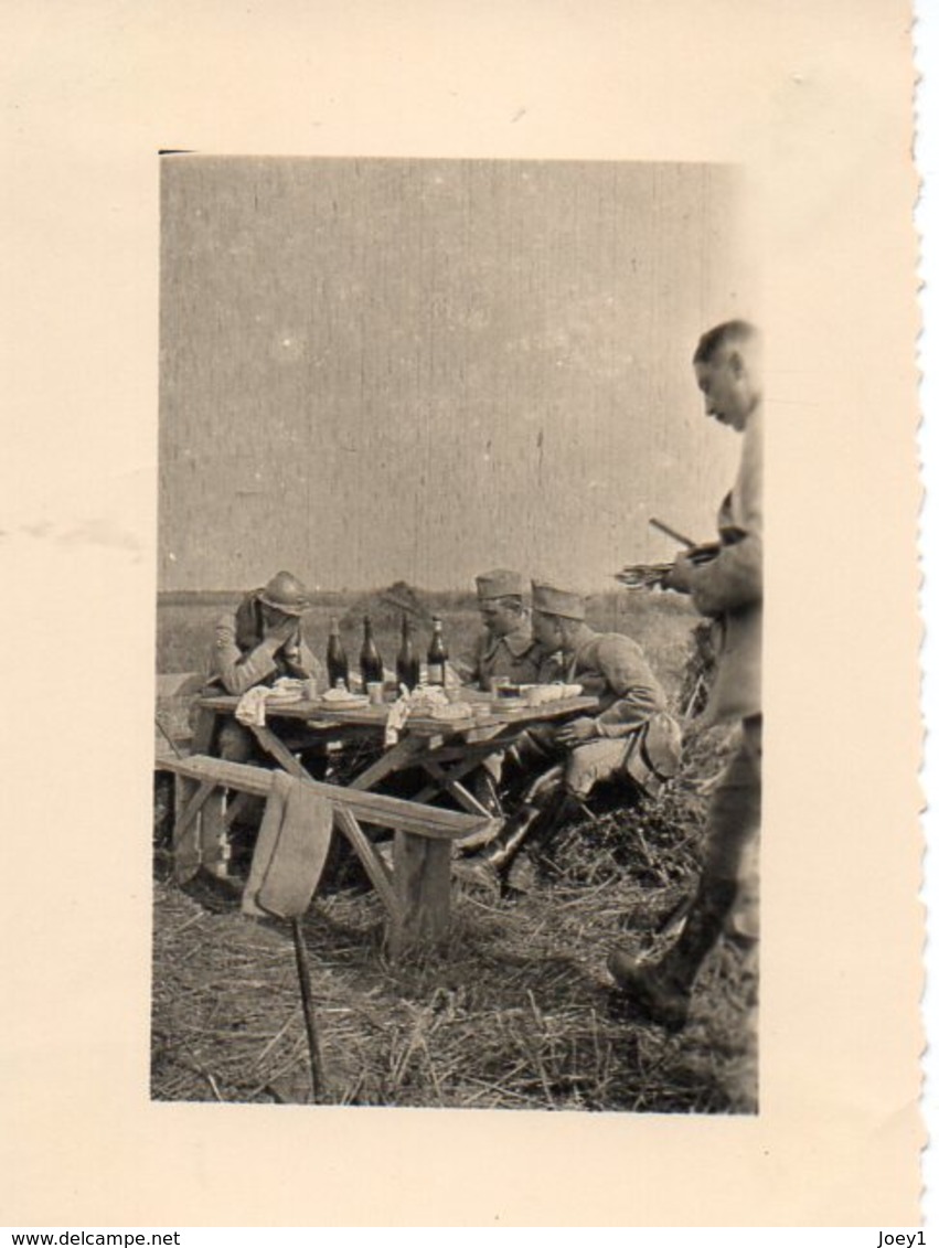 Ensemble 6 Photos Poilus Dans La Campagne Et 1 Gradé à Cheval - Krieg, Militär