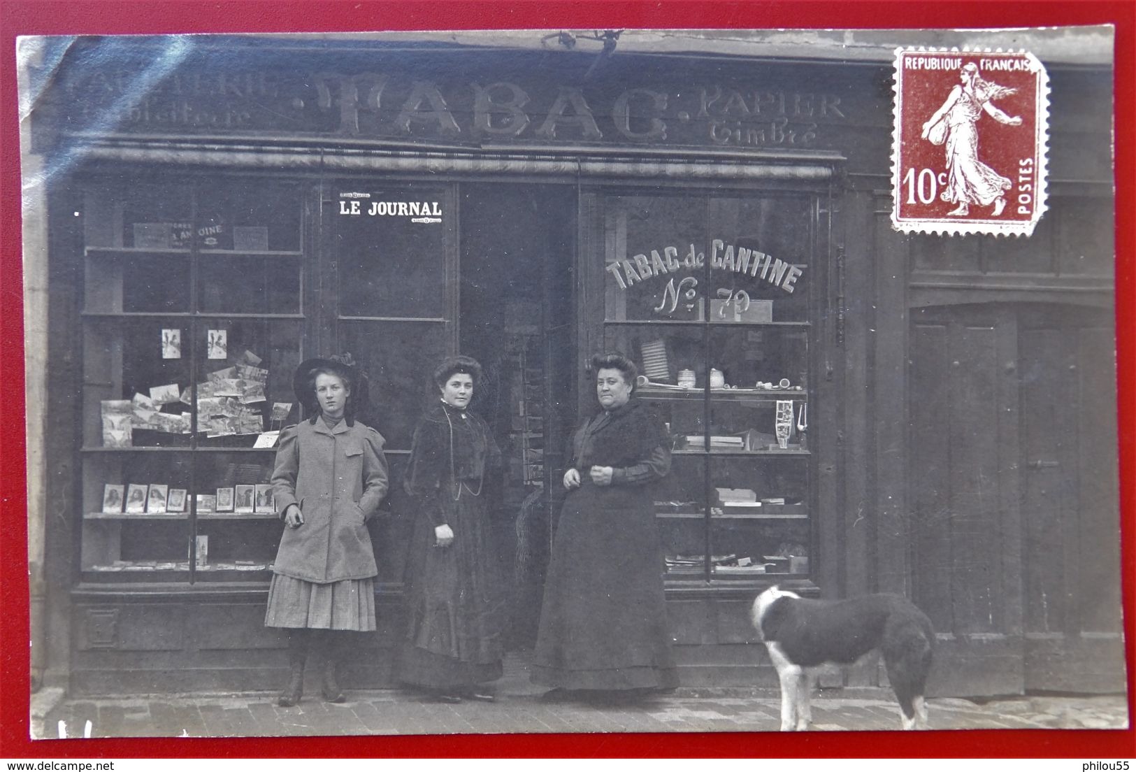 Carte Photo Devanture De TABAC Mme BUISSON  Anime Femmes Chien Pub LE JOURNAL Photos Cartes Postales - Photographie