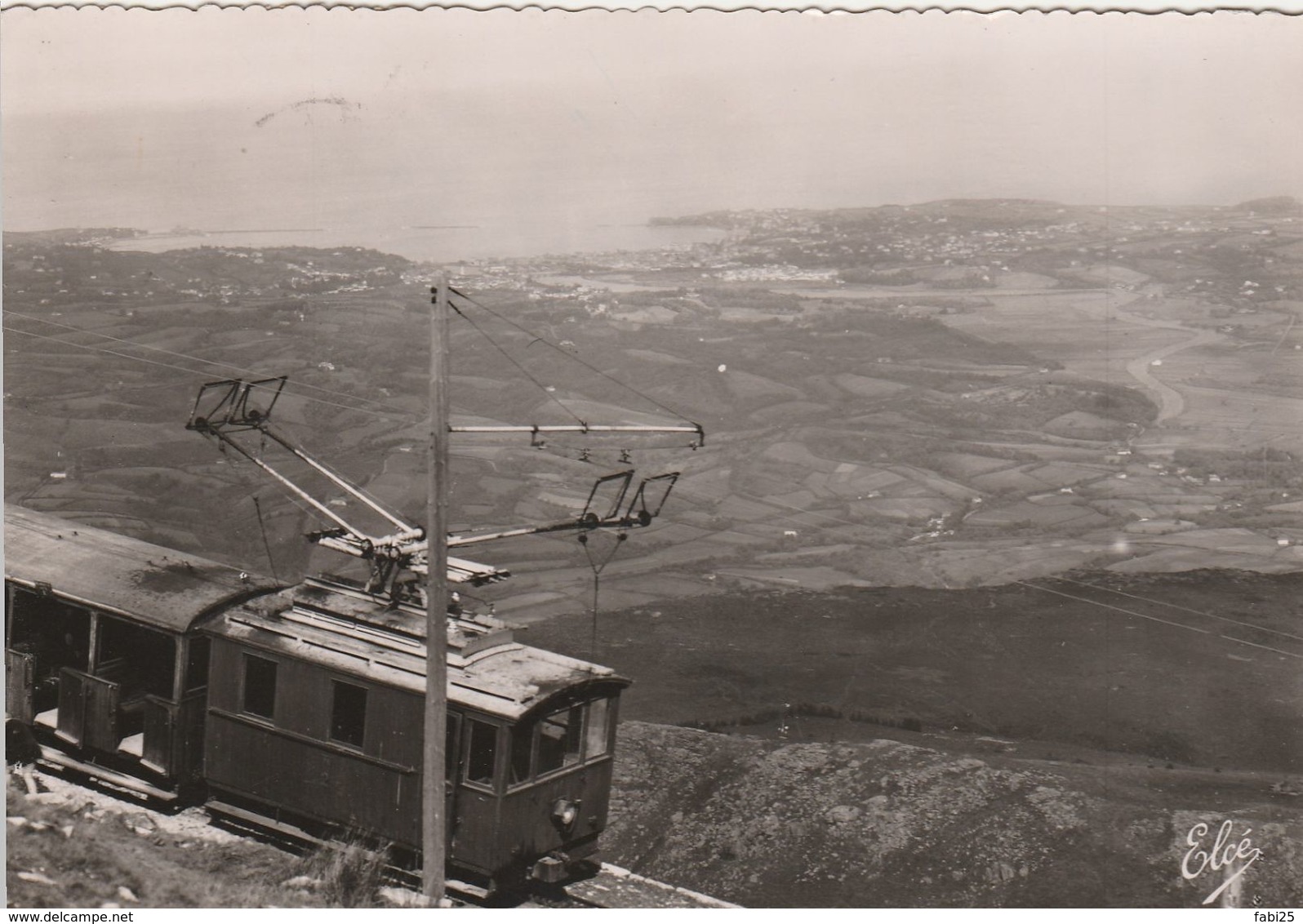 AU SOMMET DE LA RHUNE VUE SUR LA BAIE DE SAINT JEAN DE LUZ TRAIN - Autres & Non Classés