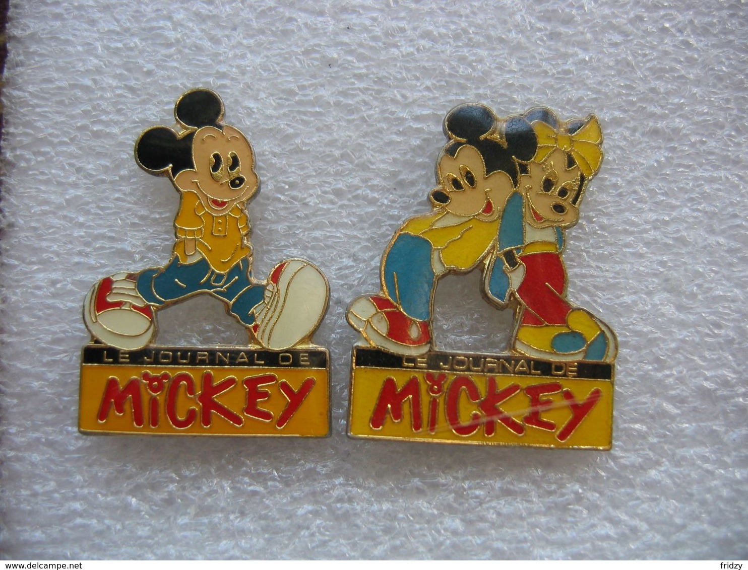 2 Pin's Disney, Le Journal De Mickey - Disney