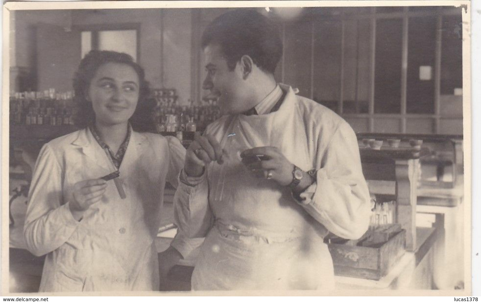 MARSEILLE / FACULTE DE PHARMACIE 1947 / TRES BELLE PHOTO / AVEC MLLE  CASTOR / 17X11 CM - Salute