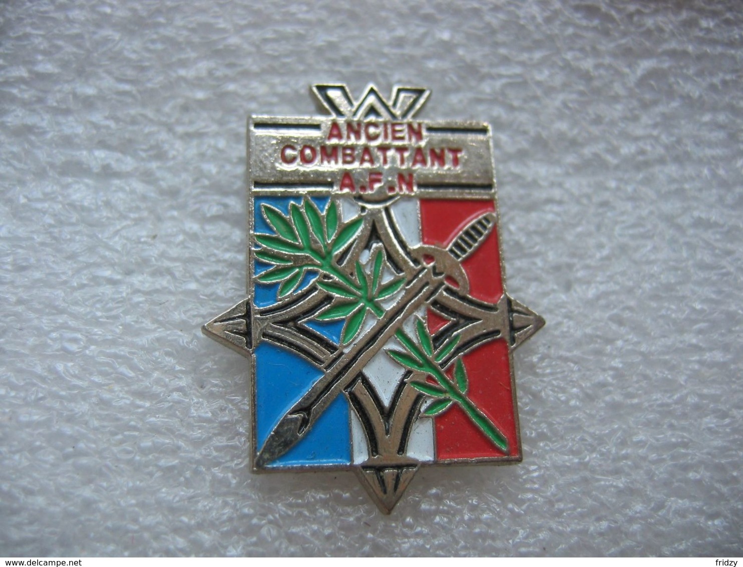 Pin's Bleu Blanc Et Rouge Pour Les Anciens Combattants AFN - Militari