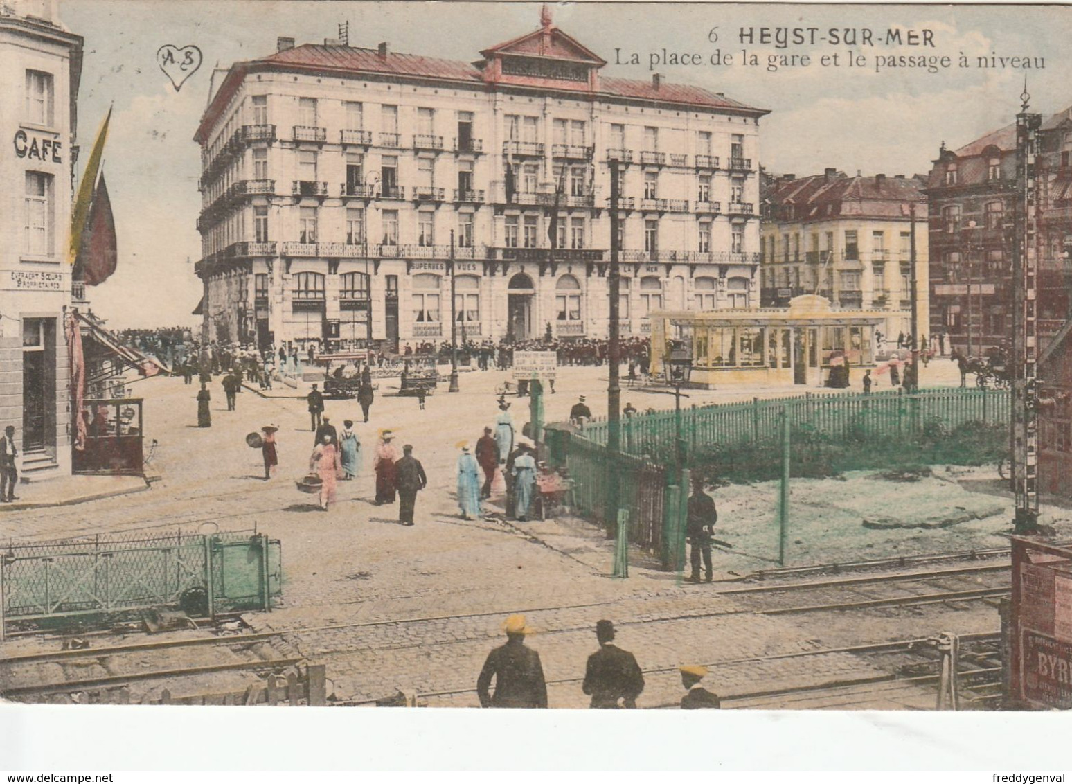 HEIST LA PLACE DE LA GARE ET LE PASSAGE A NIVEAU - Andere & Zonder Classificatie