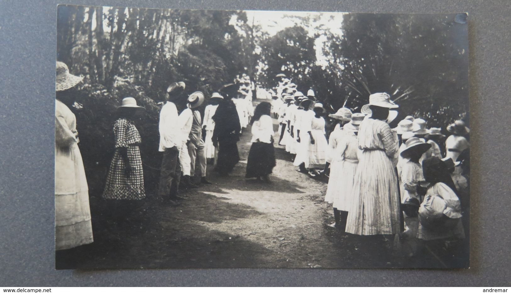 SEYCHELLES - SEYCHELLEN INSELN - FÊTE DU SACRÉ COOEUR SUR LA MONTAGNE DE BEAUVOIR, JUIN 1922 - RPPC - Seychelles