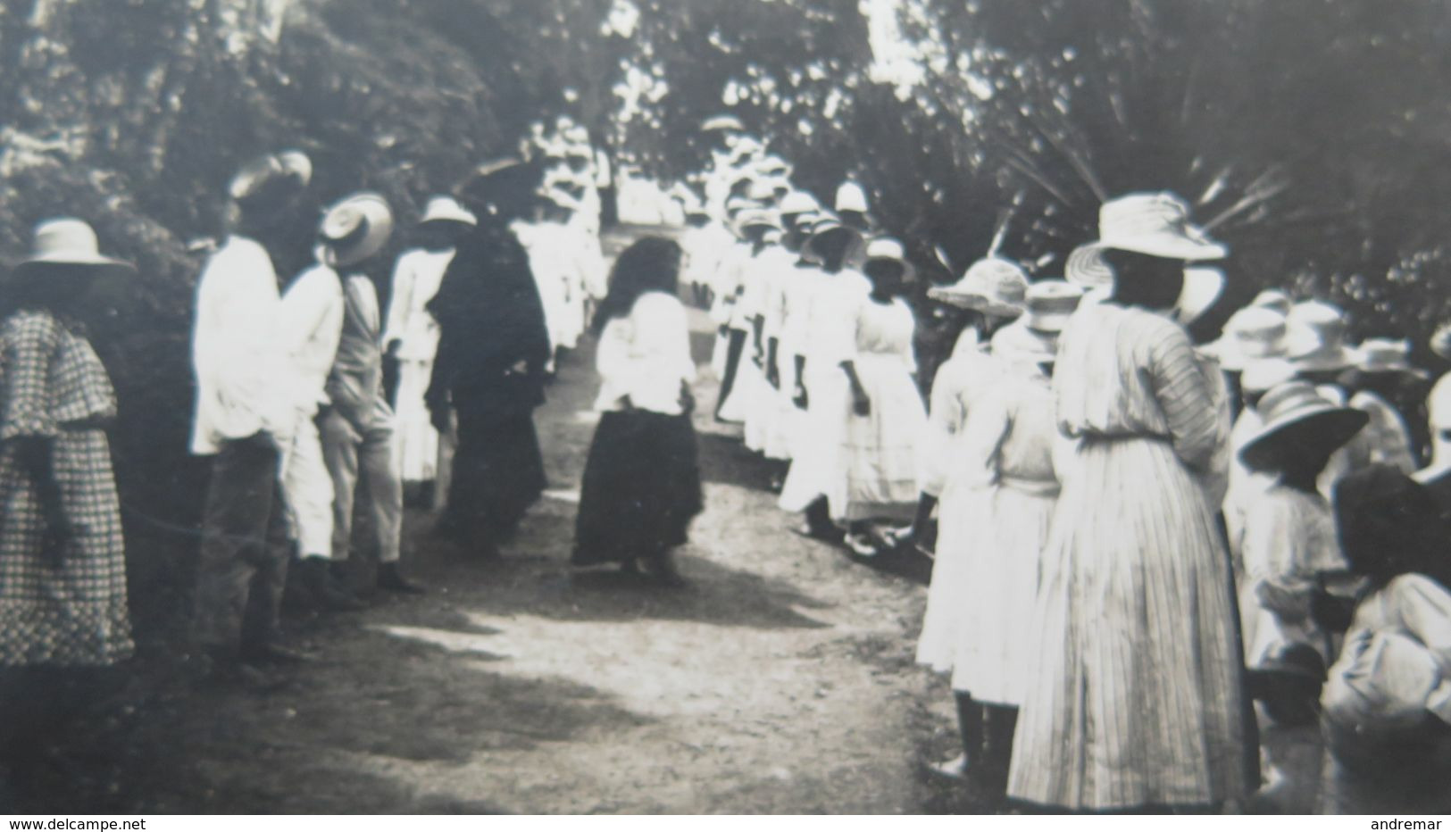 SEYCHELLES - SEYCHELLEN INSELN - FÊTE DU SACRÉ COOEUR SUR LA MONTAGNE DE BEAUVOIR, JUIN 1922 - RPPC - Seychelles