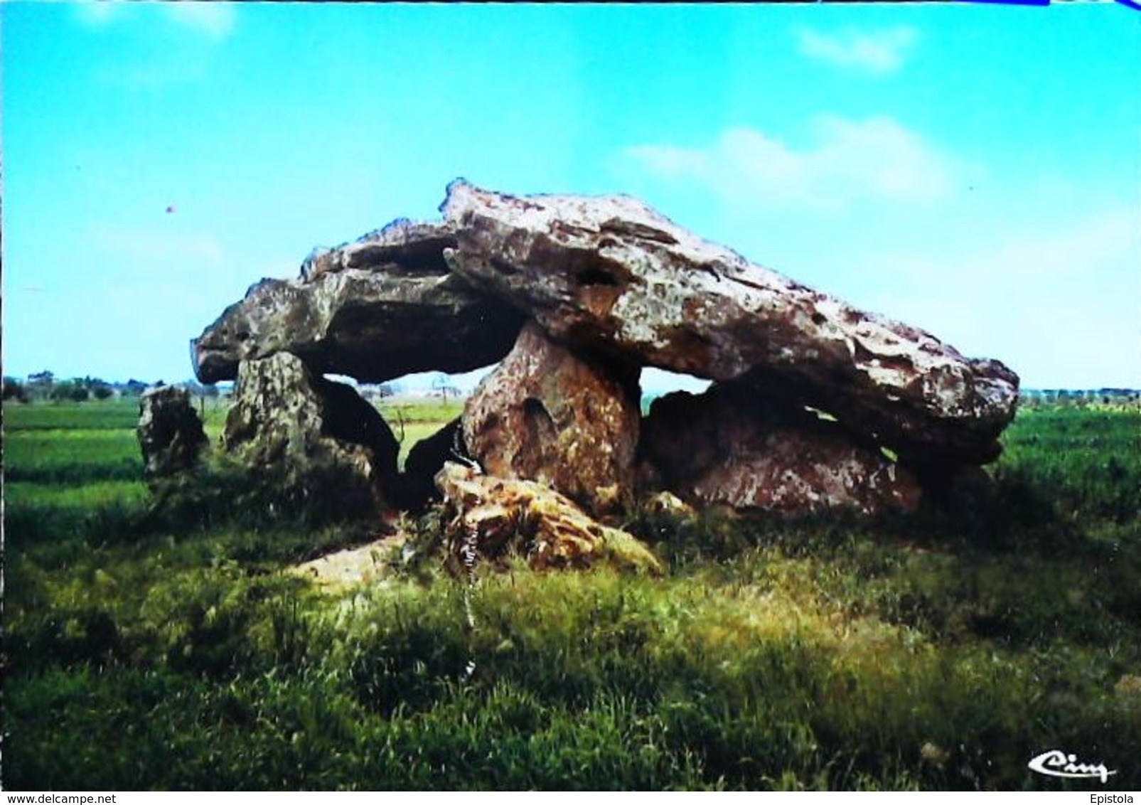 CPSM Neuville De Poitou Dolmen De La Pierre Levée - Dolmen & Menhirs