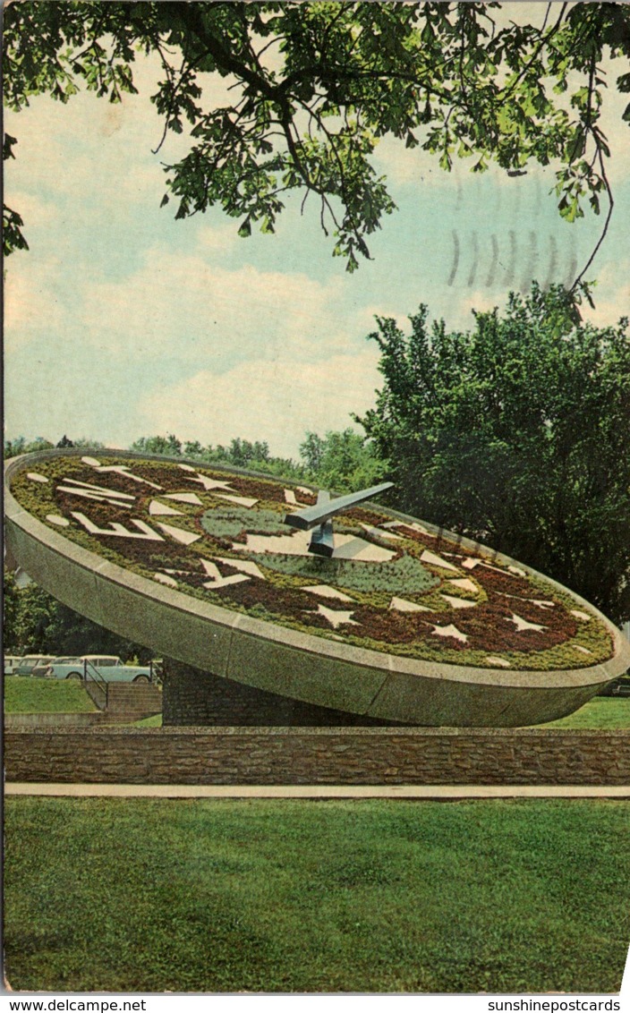 Kentucky Frankfort Kentucky's Floral Clock 1966 - Frankfort