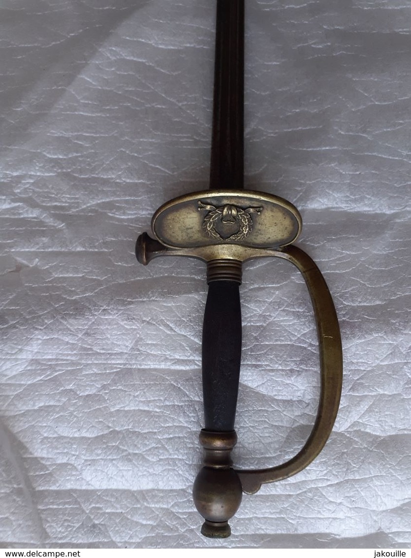 EPEE D OFFICIER MOD 1882 PAR L.RASSE FOURBISSEUR A PARIS DEPUIS 1878 - Armi Bianche