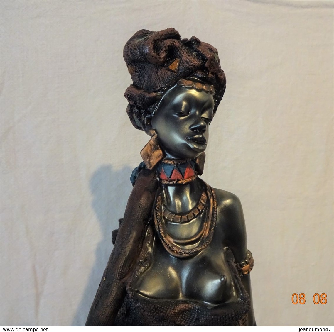 SUPERBE STATUETTE DE 61 CENTIMETRES DE HAUTEUR.. POIDS 1,884 KGS. MATIERE A DETERMINER. N° Gravé HQ06282B - Arte Africana