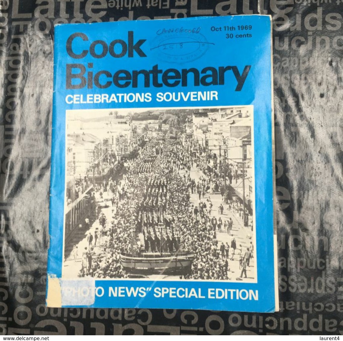 (book 12/8/2020) Australia - Cook Bicentenary Celebration Souvenir - 23 X 18 Cm - Weight 125 G (1969) - Andere & Zonder Classificatie