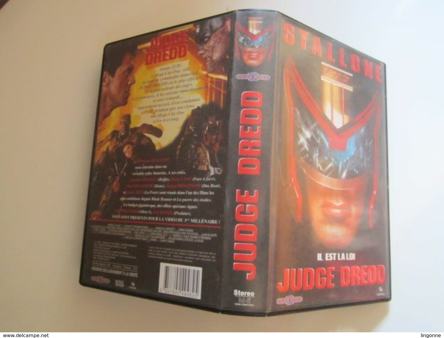 CASSETTE VIDEO VHS JUDGE DREDD STALLONE IL EST LA LOI - Sciencefiction En Fantasy