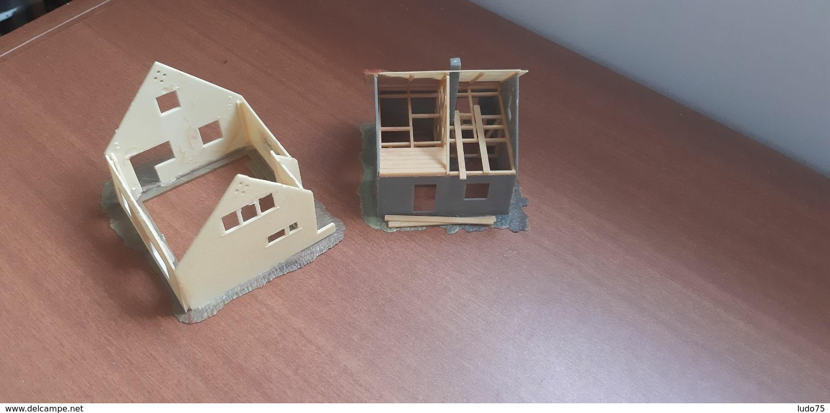 Maquette Faller Echelle HO 1:87  Maison En Construction + Squelette De Maison - Bâtiments