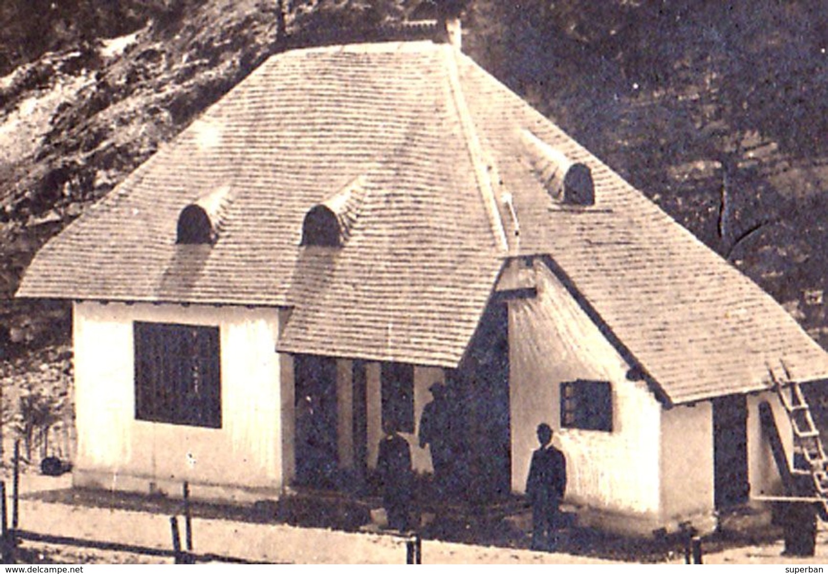 MUSCEL / ARGES : CANTON PE SOSEAUA DÂMBOVICIOARA - CARTE VRAIE PHOTO  / REAL PHOTO POSTCARD ~ 1925 - '930 (af356) - Romania