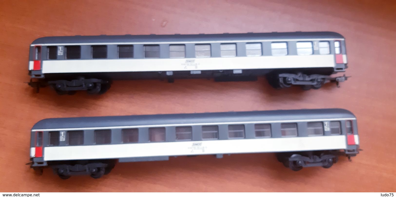 2 Wagons Passager SNCF 1ere Classe   / LIMA 1:87/HO - Scompartimento Viaggiatori