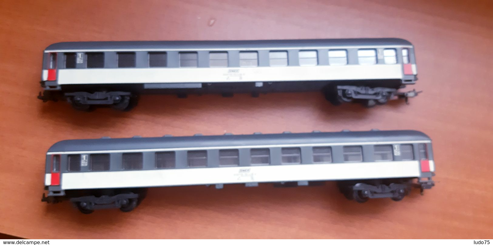 2 Wagons Passager SNCF 1ere Classe   / LIMA 1:87/HO - Scompartimento Viaggiatori