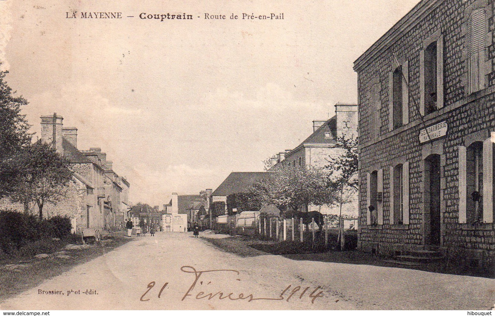 CPA, Couptrain, Route De Pré-en-Pail, Brossier Photo Et éditeur, A Droite La Gendarmerie Nationale - Couptrain