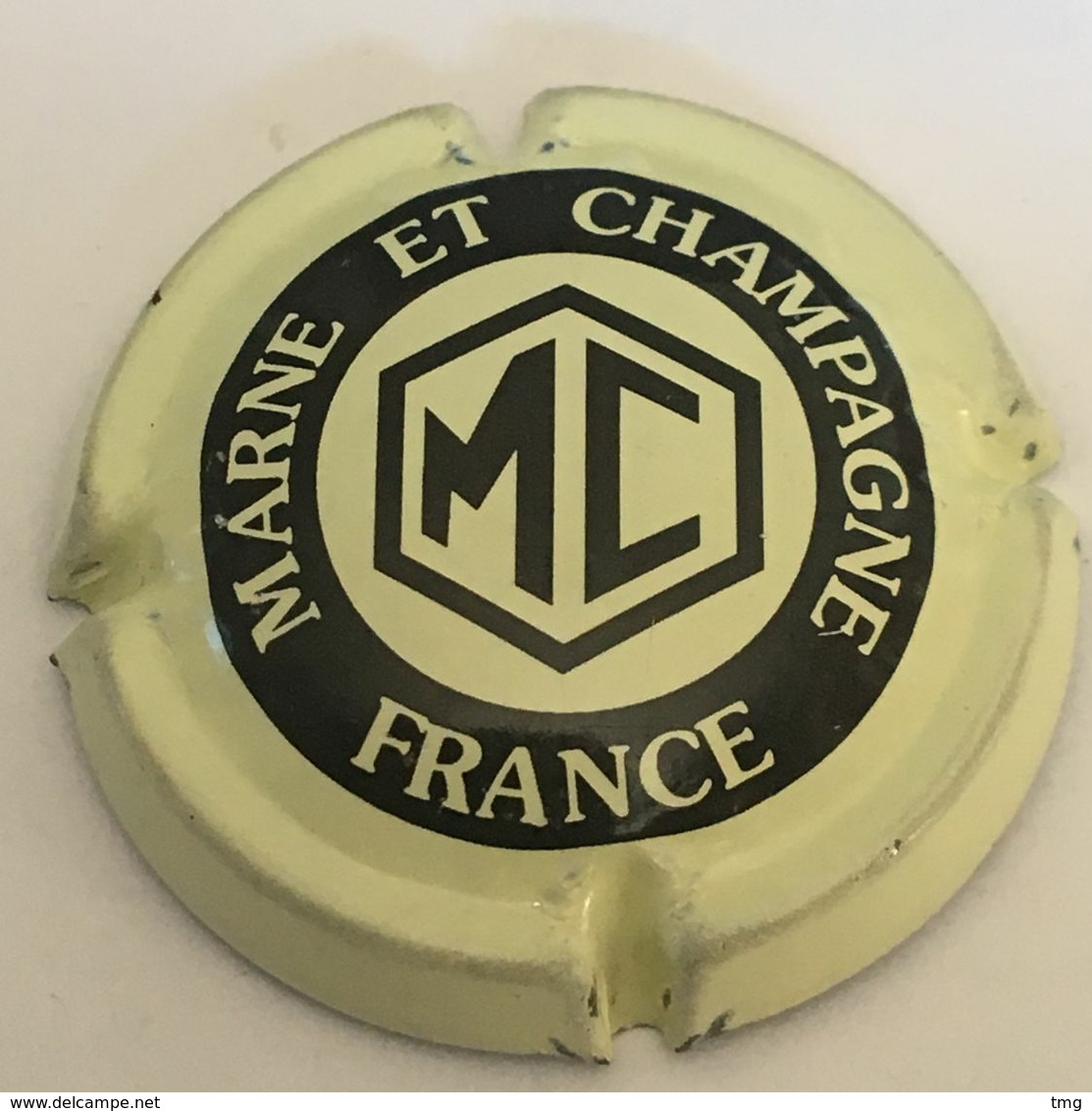 3a - Marne Et Champagne, Initiales MC, Crème Et Noir écr. Épaisse, FR Se Touchent (côte 1,5 Euros) - Marne Et Champagne