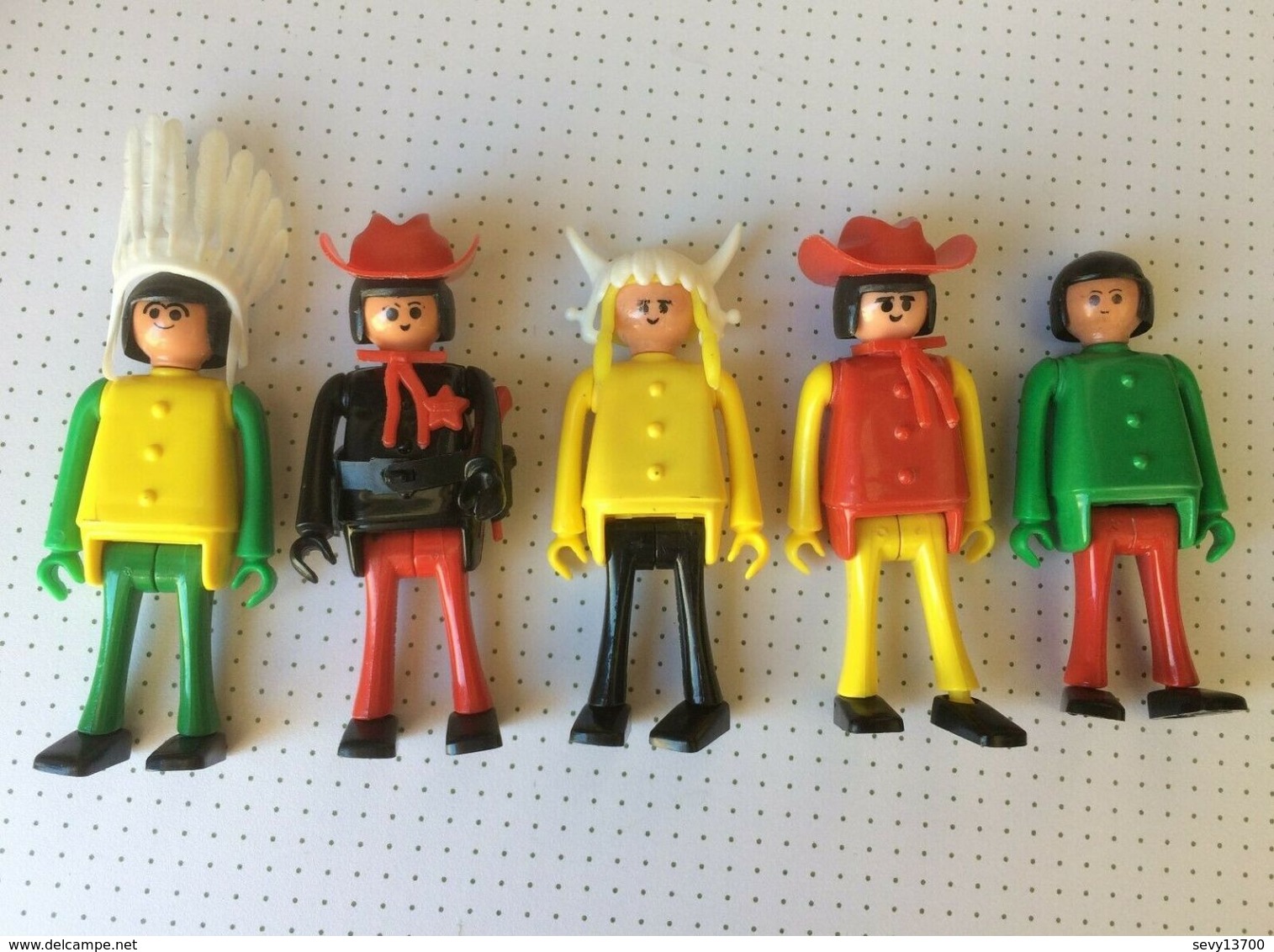 Play Big - 10 Personnages 9 Cm + Accessoires - Playmobil