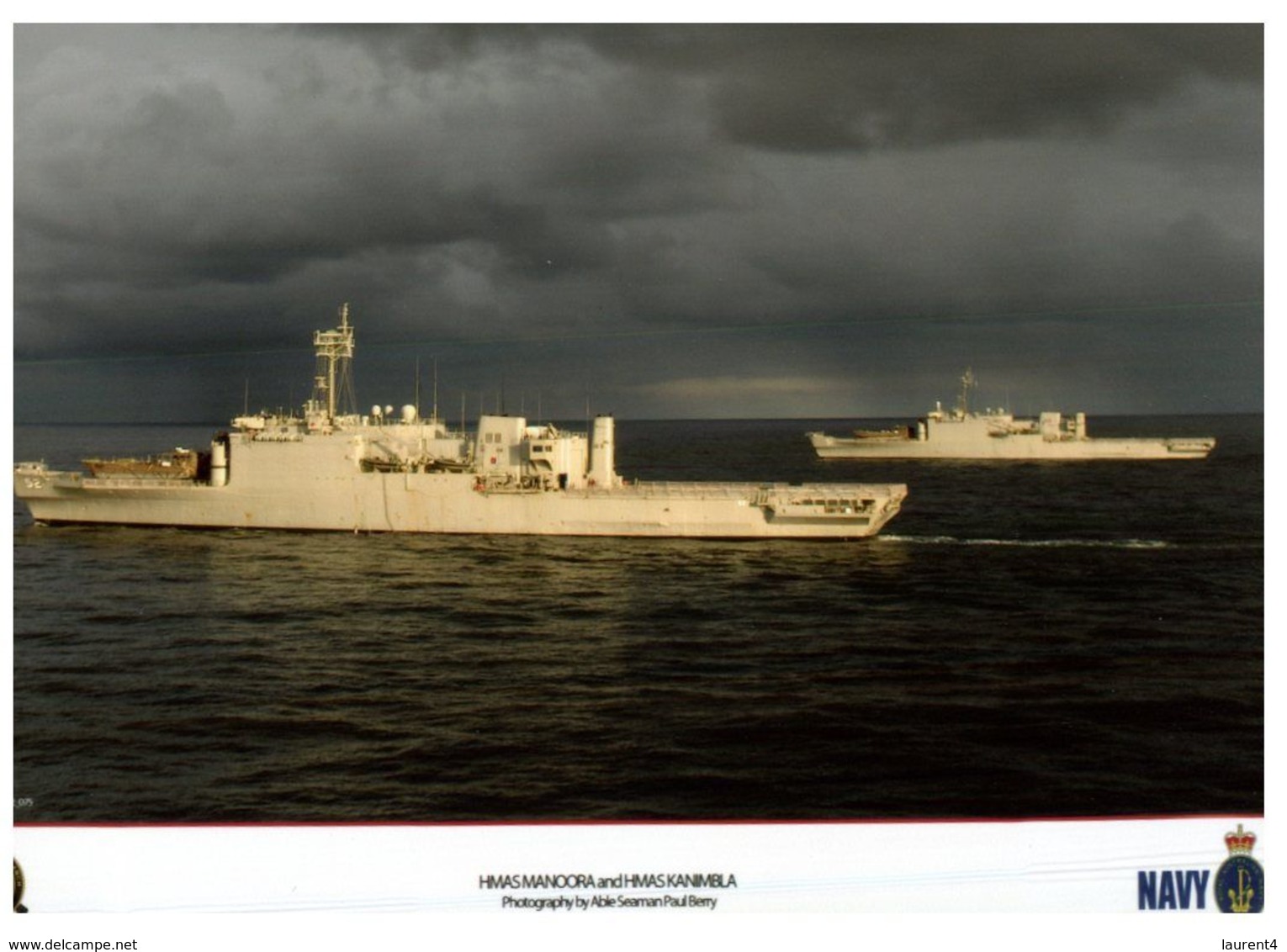 (I 18) Australian Navy Submarine HMAS Manoora, Kanimbla And Warramunga (firing) (2 Items) - Bateaux