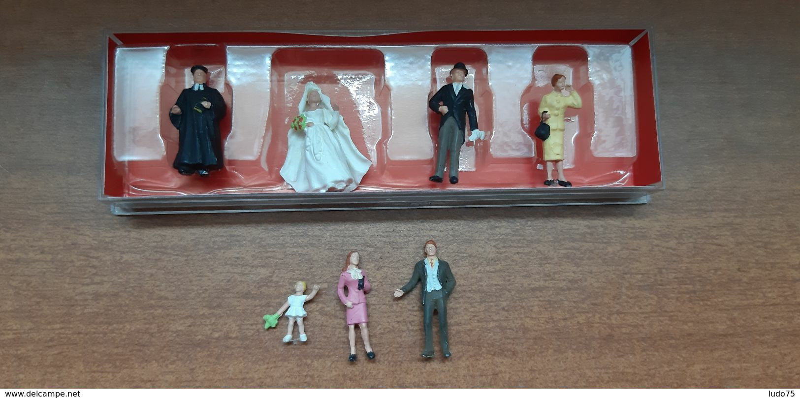 Couple De Maries + Cure + Temoins, 7 Figurines,  Preiser, Echelle HO - Other & Unclassified