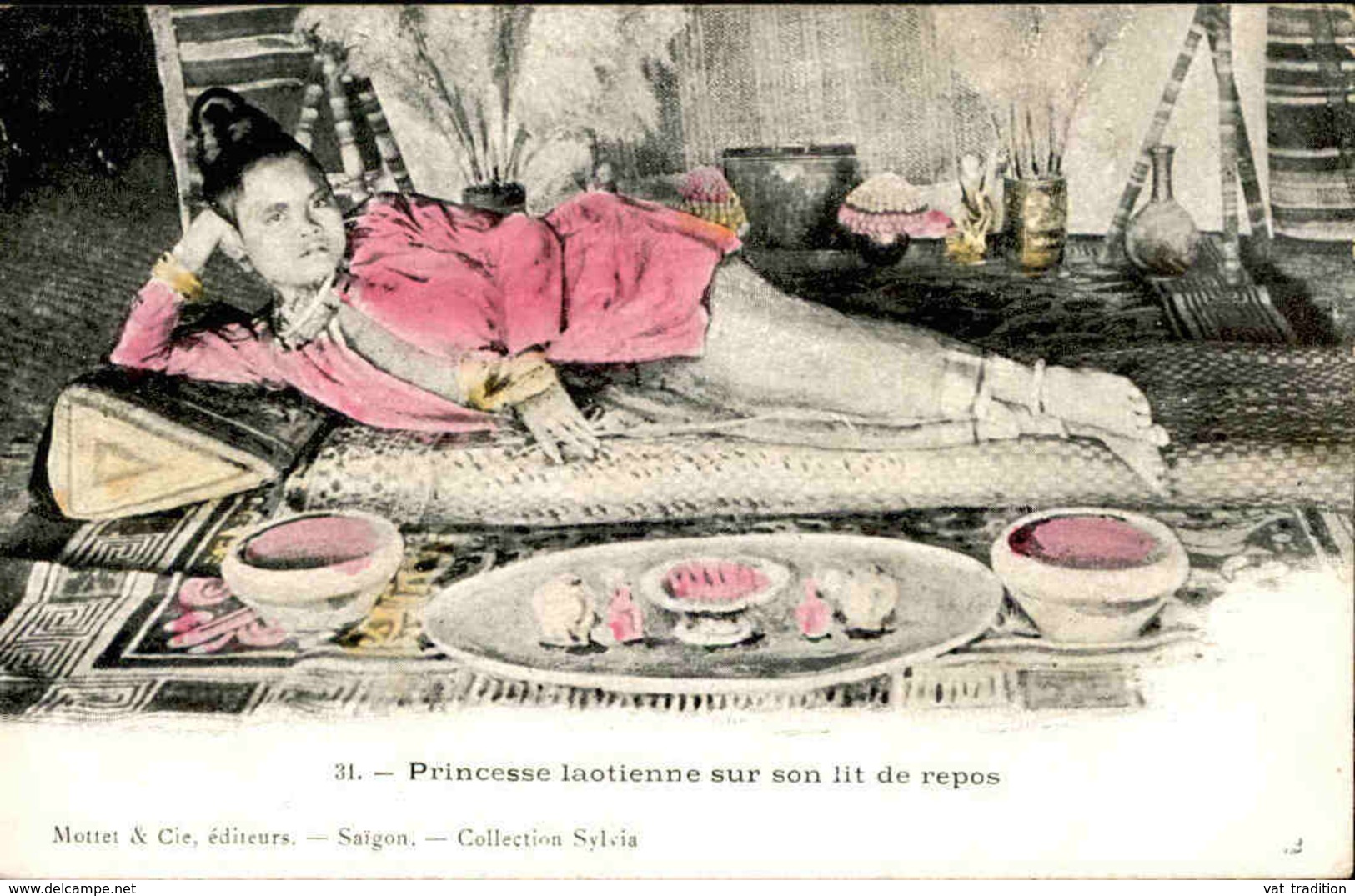 LAOS - Princesse Laotienne Sur Son Lit De Repos - L 67243 - Laos