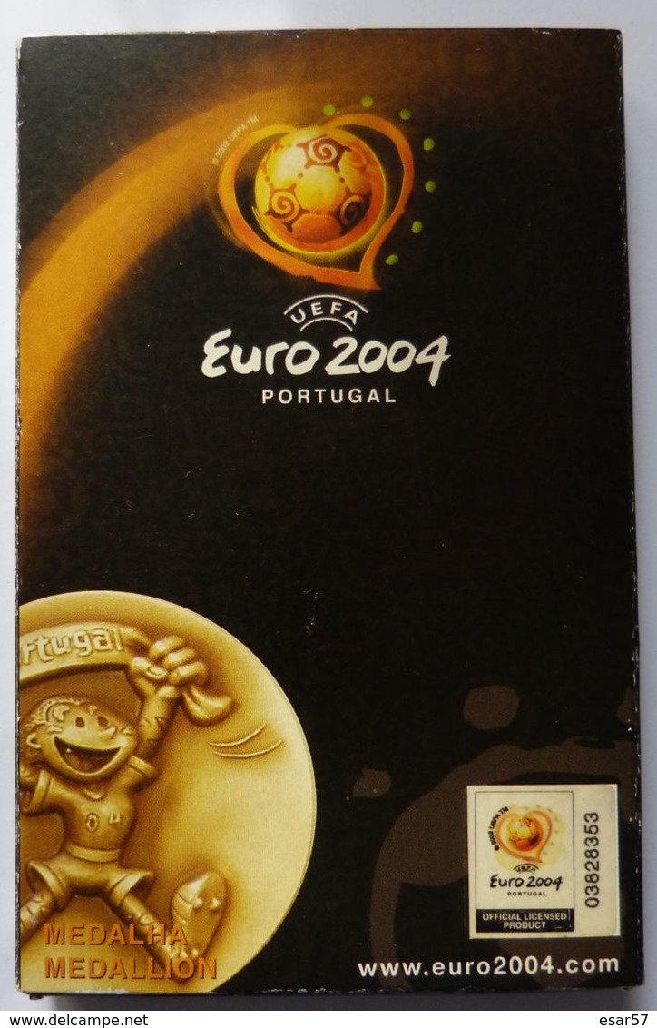 RARE MEDAILLE OFFICIELLE EN BRONZE  UEFA EURO 2004 AU PORTUGAL - Uniformes Recordatorios & Misc