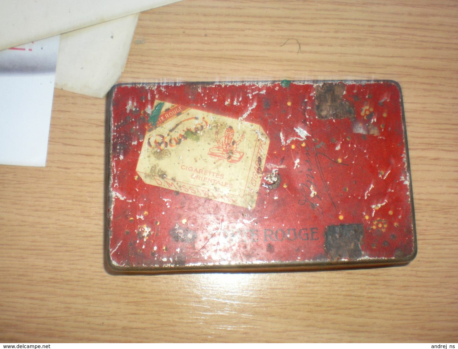 Old Tin Box Cigarettes Orientales Davros Carte Rouge  Xanthi Cavalla Samsoun Smyrne - Boites à Tabac Vides