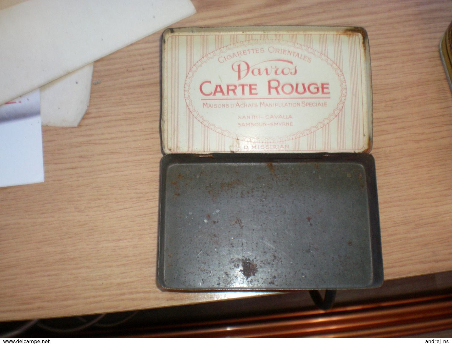 Old Tin Box Cigarettes Orientales Davros Carte Rouge  Xanthi Cavalla Samsoun Smyrne - Boites à Tabac Vides