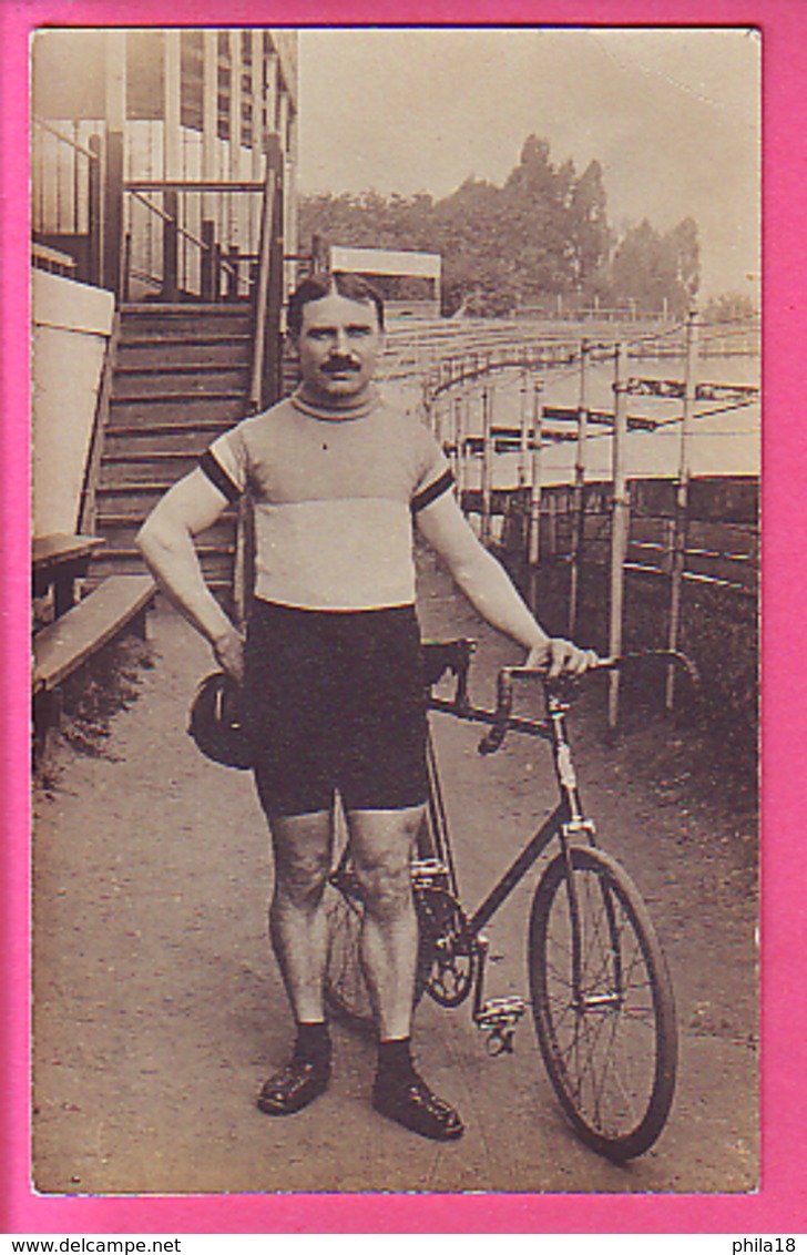 CARTE PHOTO DU CYCLISTE PAUL GUIGNARD (1876- 1965) - CHAMPION DU MONDE FRANCAIS DE DEMI FOND 1913 A LEIPZIG - 2 SCANS - - Radsport