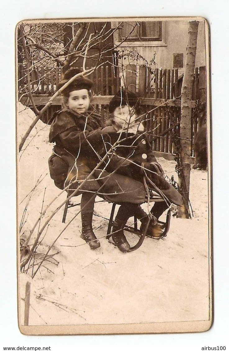 FOTO PHOTO CDV DBUT 20 ème - 2 PETITE FILLES Sur Une LUGE NEIGE - SPORT De GLISSE - 2 LITTLE GIRLS SNOW SLED SLEDGING - Sport