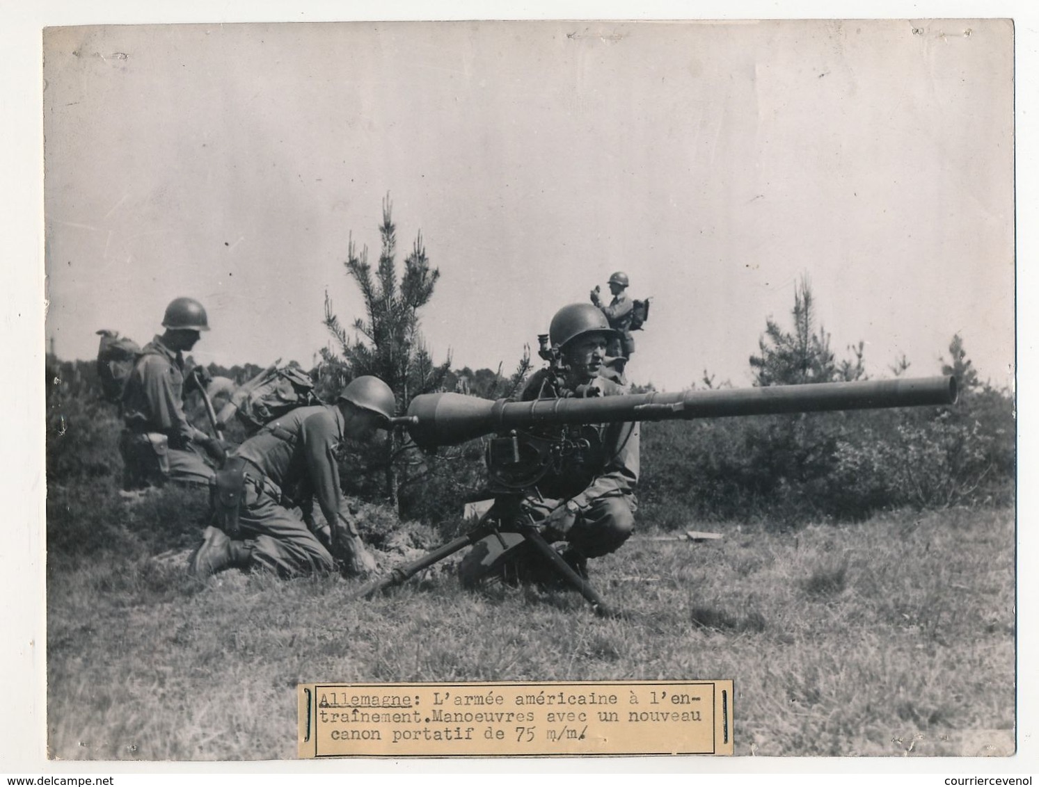 PHOTO KEYSTONE - Allemagne - L'Armée Américaine à L'entraînement - Manoeuvres Avec Un Nouveau Canon Portatif De 75mm - Oorlog, Militair