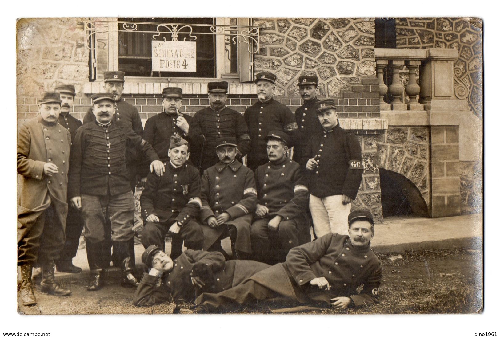 CPA 2989 - MILITARIA - Carte Photo Militaire - GVC - Gardes Des Voies De Communication N°13 Sur Les Képis - COMPIEGNE ?? - Personnages