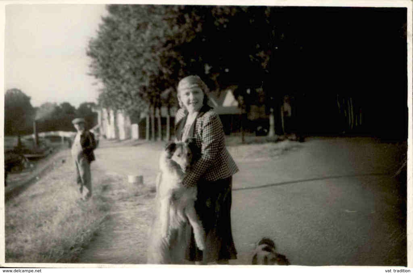 FRANCE - Carte Postale Photo - Femme Avec Son Chien - Au Dos  Annotation " Isle Adam Avec Pussy  1935 " - L 67796 - Te Identificeren
