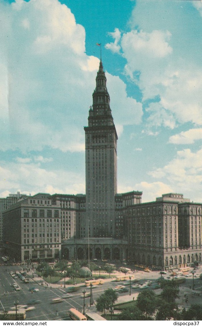 CLEVELAND OHIO - TERMINAL TOWER BUILDING AND PUBLIC SQUARE - Cleveland