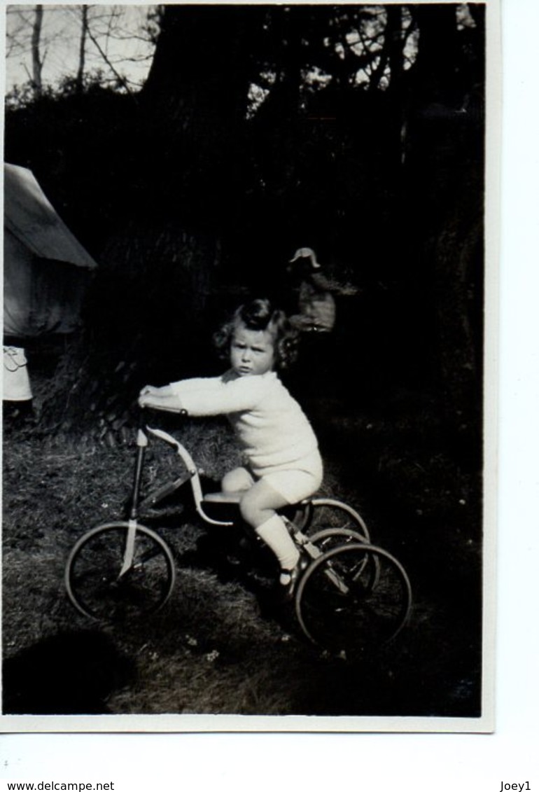 Photo Petite Fille Sur Tricycle,format 6/9 - Anonymous Persons